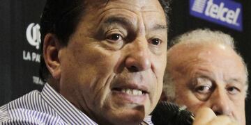 MEX12\u002E PACHUCA (MÉXICO), 03/11/2015\u002E- El exfutbolista y entrenador de fútbol, el argentino Daniel Passarella, habla hoy, martes 3 de noviembre de 2015, durante una rueda de prensa previa a su ingreso al Salón de la Fama del fútbol, en la ciudad de Pachuca (México)\u002E \