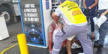 Lo golpearon por vender dólares falsos\u002E