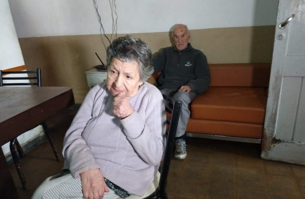 Caída e internación: nuevo contratiempo afectó a los abuelos rosarinos abandonados