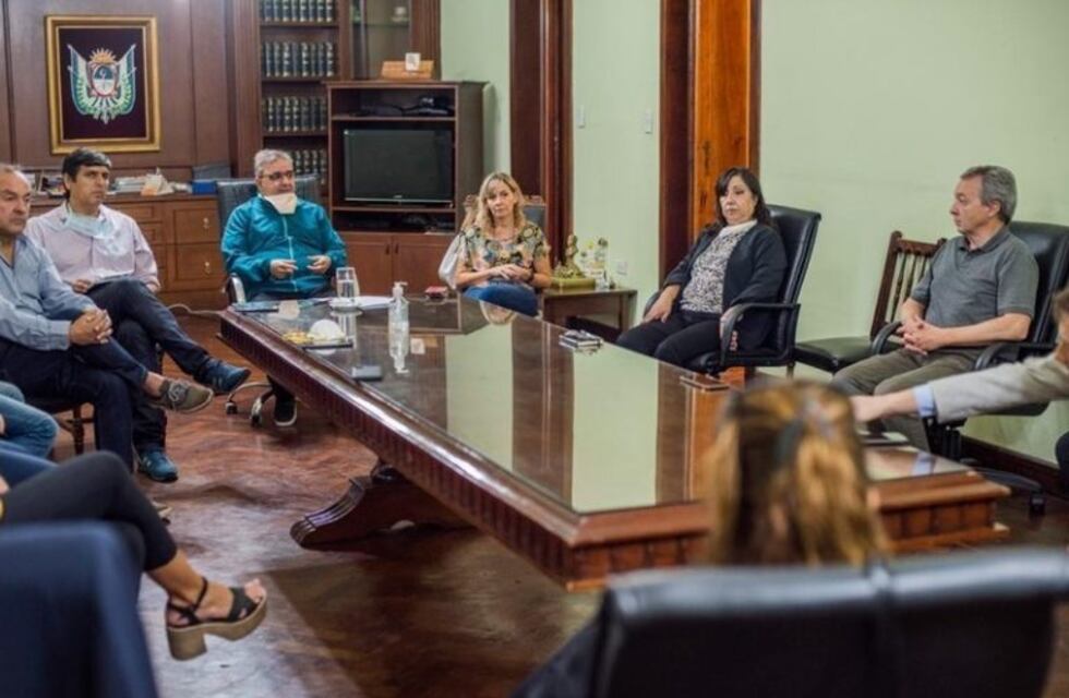 El gobernador Jalil se reunió con legisladores de la oposición