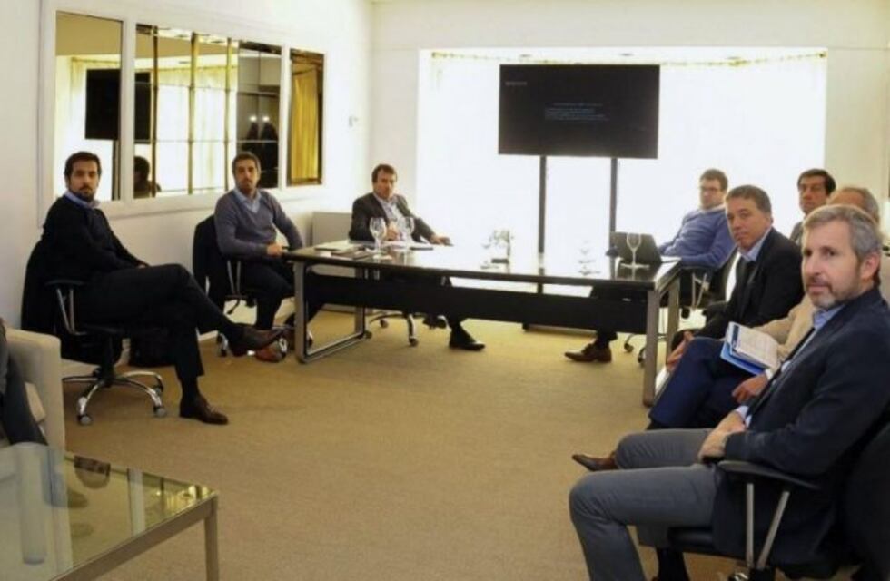 El ministro de Economía de Corrientes participa de una cumbre en Casa Rosada