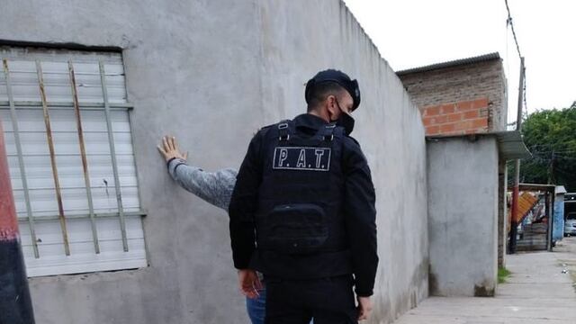 El sospechoso fue interceptado el viernes en Padre Giaccone al 2100\u002E (@policia_fe)
