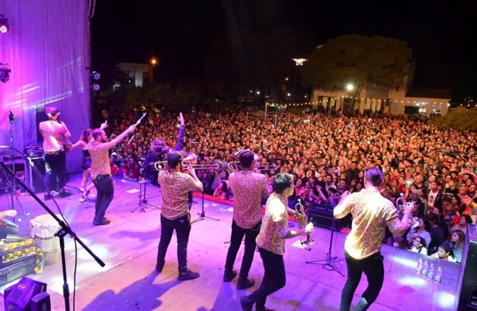 Monte despidió a los Carnavales al ritmo de La Delio Valdez