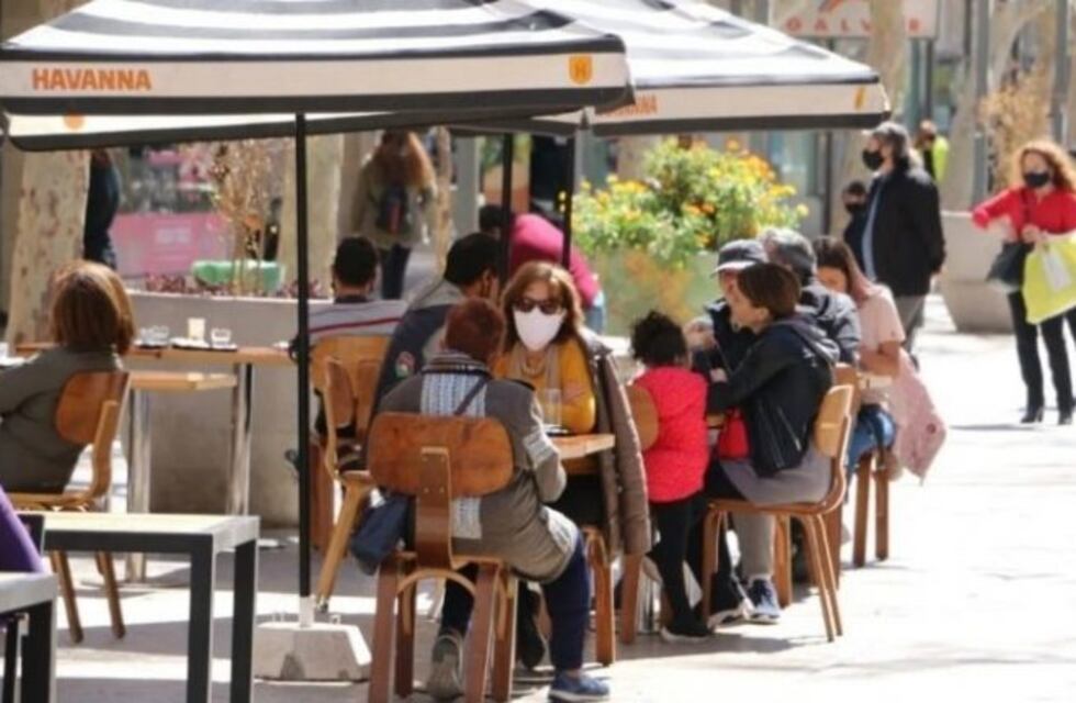 Para mejorar las ventas, gastronómicos piden más espacio al aire libre y abrir los domingos