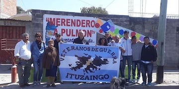 Excombatientes en el merendero A Pulmón