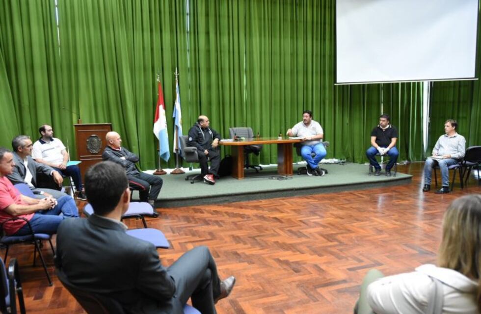 Reabren los bancos: sólo autorizan a quienes no tengan tarjeta