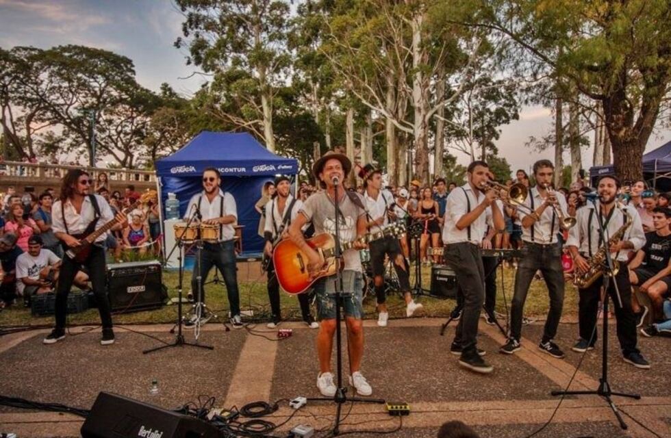 Coti cerró una mini gira solidaria en la costanera de Concordia
