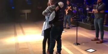 Soledad Pastorutti sorprendió en Rosario a Cacho, un fanático santafesino\u002E (Instagram)