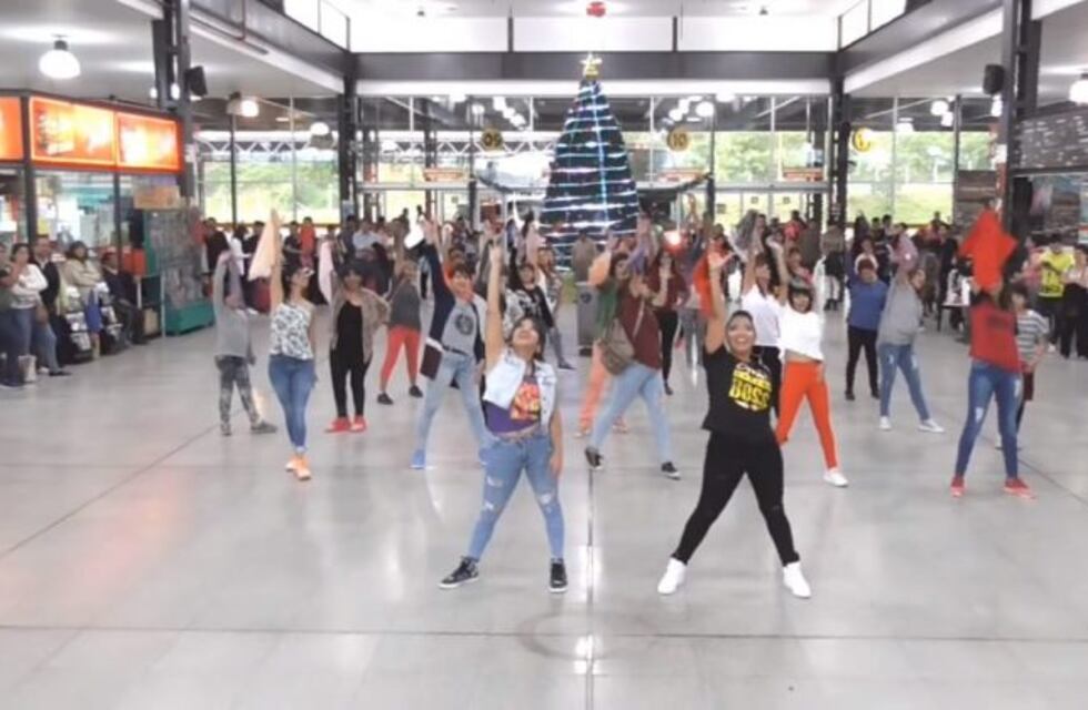 ¿Ya viste el flashmob zumbero navideño?