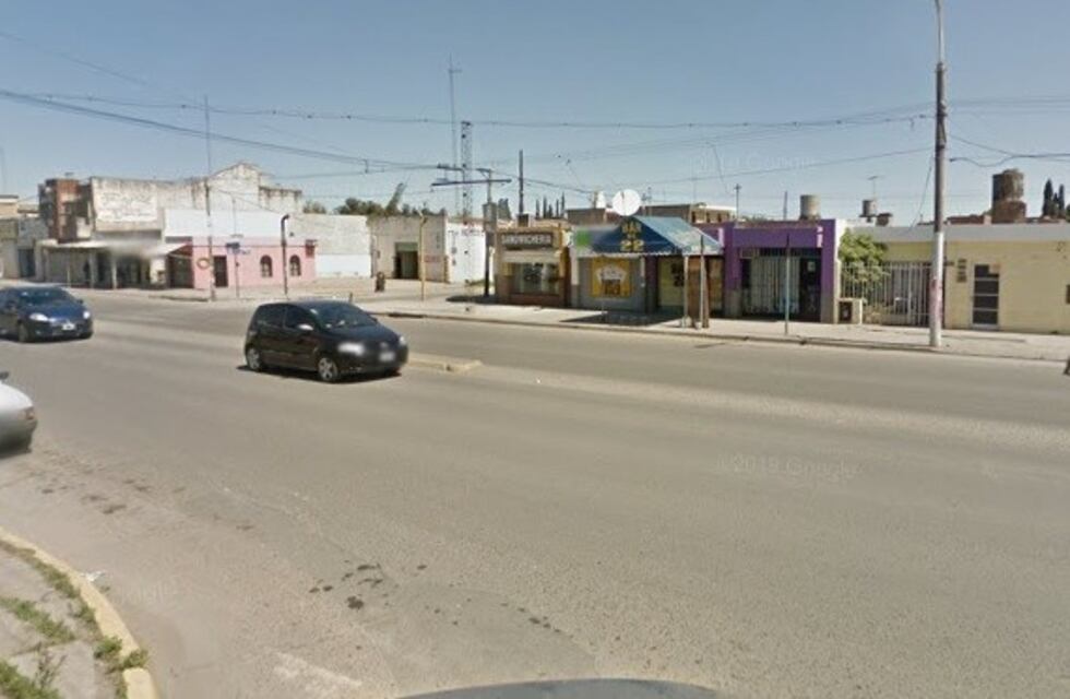 Chocó un patrullero estacionado, se negó a hacer el test de alcoholemia y fue detenida