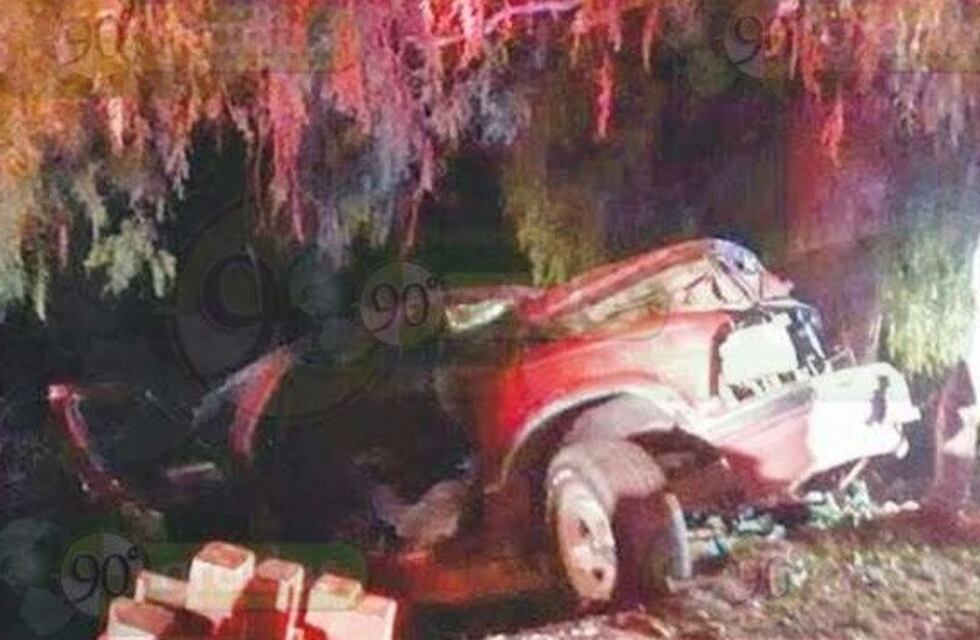 Lavalle: dos jóvenes mueren al chocar contra un árbol