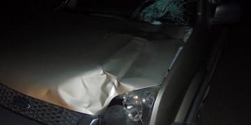 La Ford Ecosport quedó detenida sobre la traza antes del amanecer\u002E (Facebook)