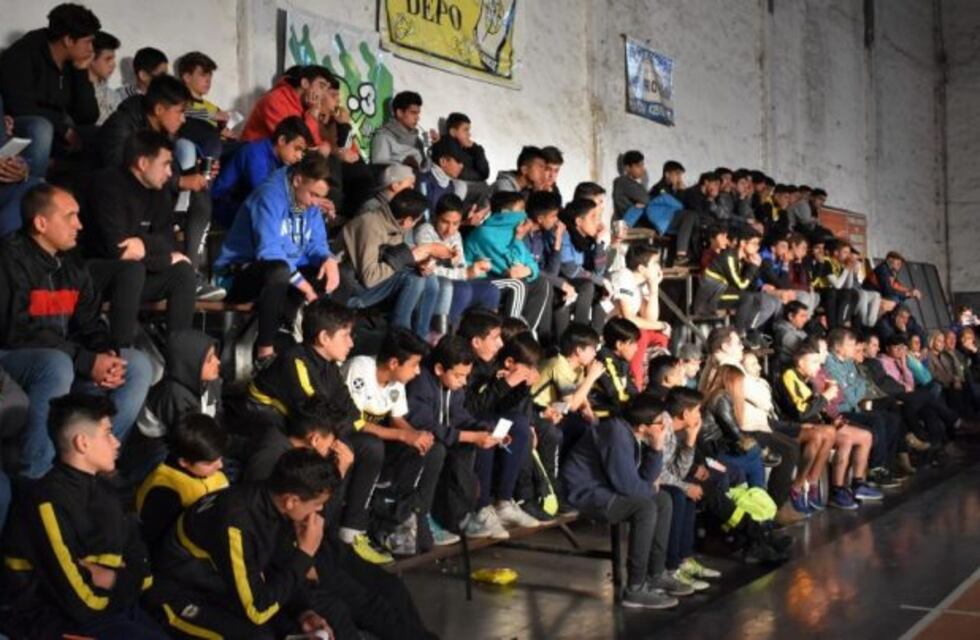 Jóvenes y padres participaron de la charla de "Actividad + VIDA - Prevención de adicciones"