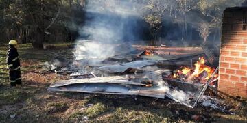 La vivienda fue consumida en su totalidad por las llamas\u002E