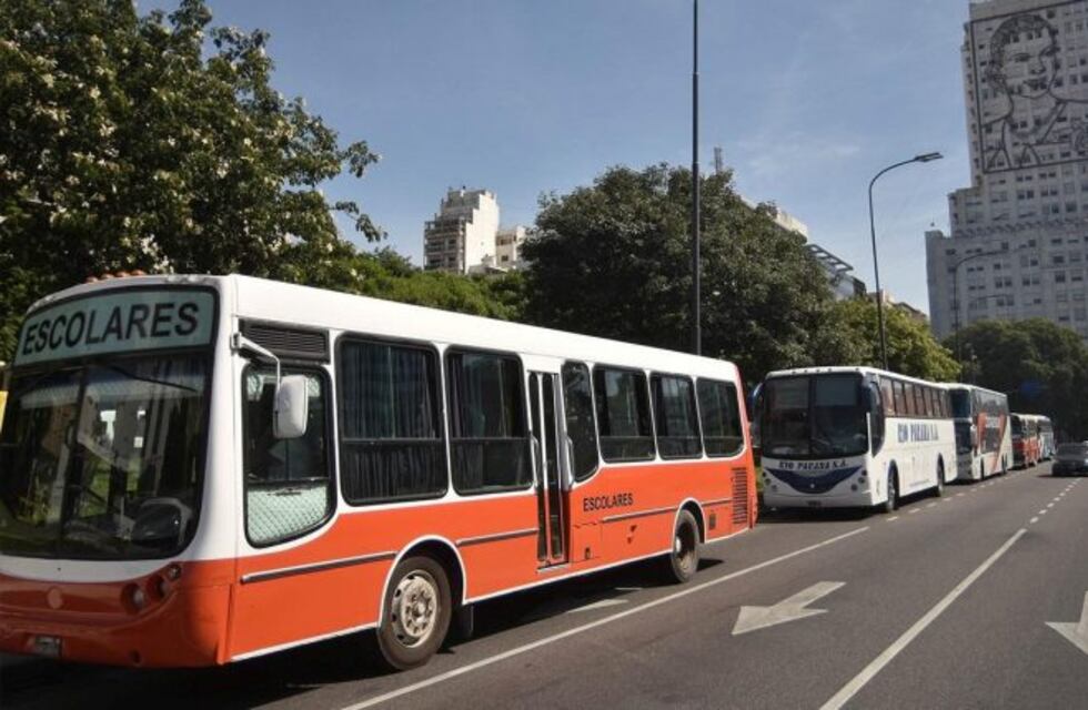 Multaron a 95 micros escolares que llevaron manifestantes a la marcha en la 9 de Julio