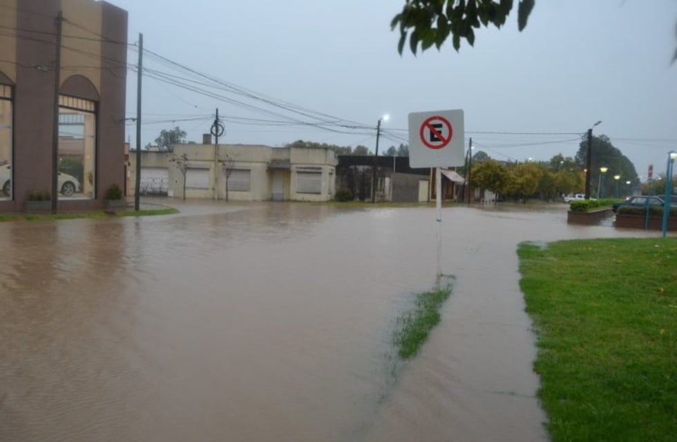 Diluvia en Entre Ríos: Gualeguay ya presenta desborde por la intensa caída de agua