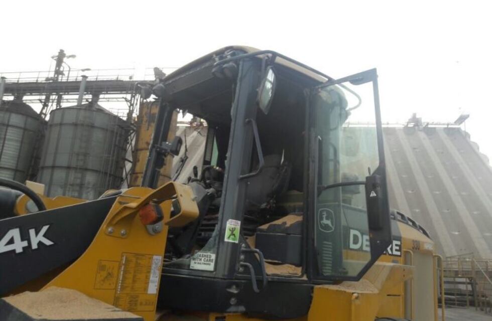 Un obrero resultó herido tras ser aplastado por una montaña de cereal en Vicentín