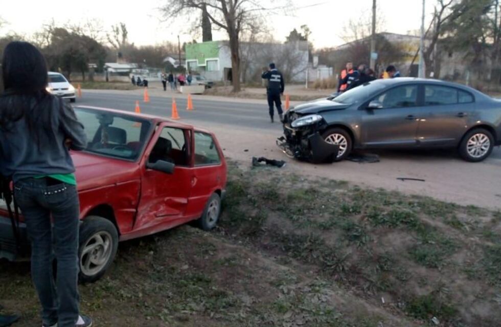 Anisacate: fuerte choque entre dos vehículos