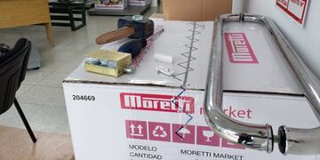 Le reventaron a mazazos la vidriera de un local de balanzas y le robaron la mercadería\u002E