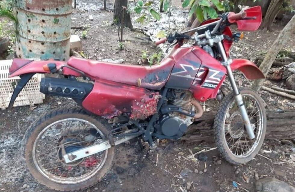 Discutió con su cuñado y le prendió fuego la moto