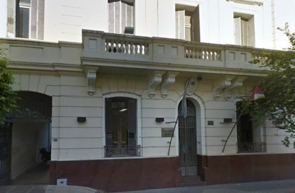 Detuvieron a un hombre que golpeó y dejó encerrada a su mujer en su casa del centro