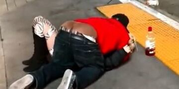 Un hombre abusó de una mujer ebria en plena calle de Las Vegas y fue filmado por testigos\u002E