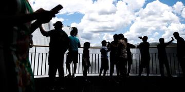 Fotogafías con celulares en Cataratas\u002E (EFE)