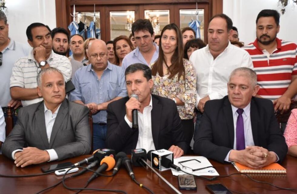 Sergio Casas anunció un bono de $ 10.000 y un aumento del 16% para los estatales