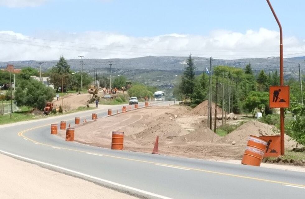 La pavimentación que unirá Tanti con Cabalango llega a su etapa final