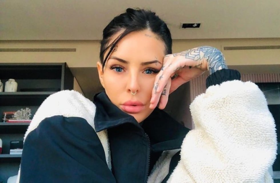 Cande Tinelli sorprendió al compartir un poema junto a una pícara foto