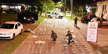 Importante cargamento fue descubierto en el interior de la camioneta\u002E