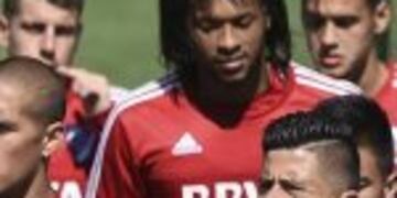 Arturo Mina descansa ante Huracu00e1n.