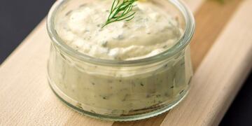 Cómo hacer salsa tártara, un dip perfecto para tus picadas.