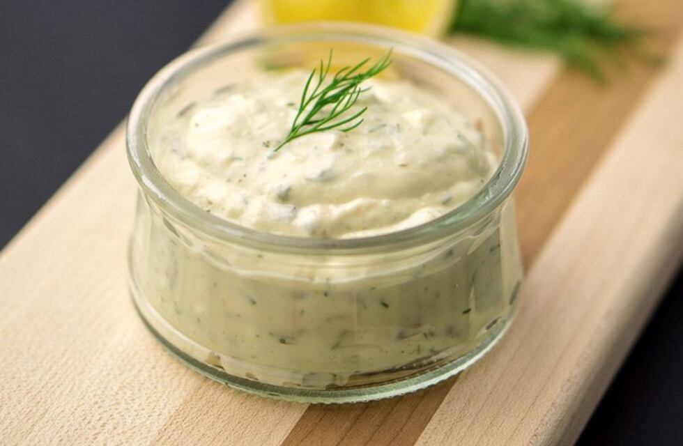 Cómo hacer salsa tártara, un dip perfecto para tus picadas
