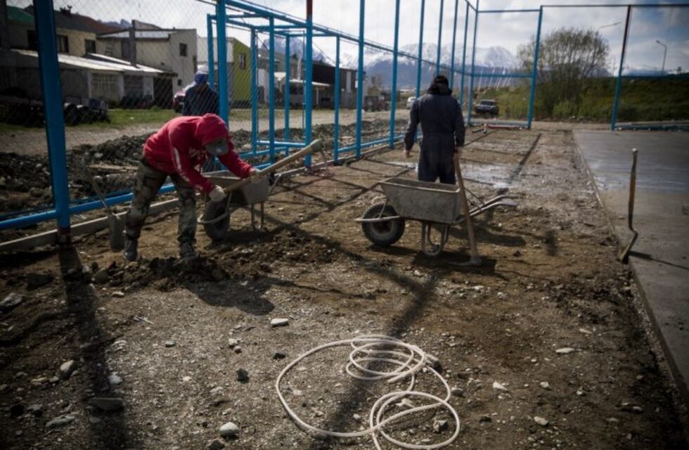 Continúa la construcción del Playón Deportivo "Kareken"