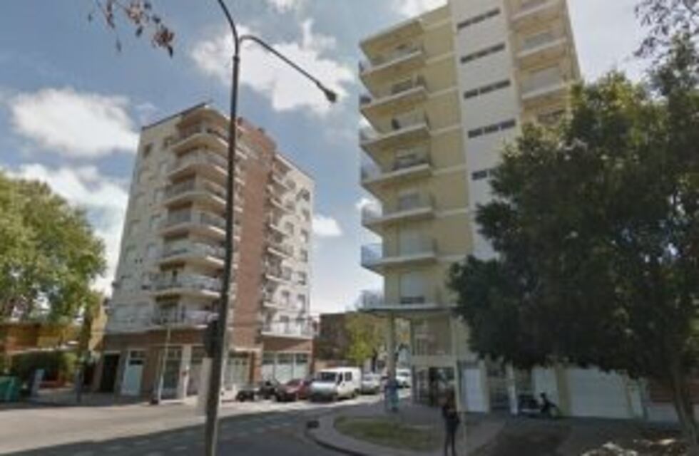 Encontraron el cadáver de un hombre en su departamento e investigan las causas de muerte