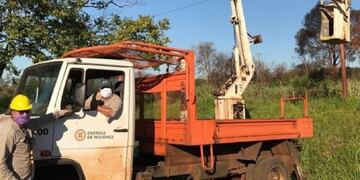 En Bernardo de Irigoyen se cambiaron postes para mejorar la extensión de las líneas\u002E