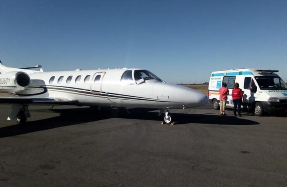 Trasladaron a un recién nacido al Garraham en el avión sanitario