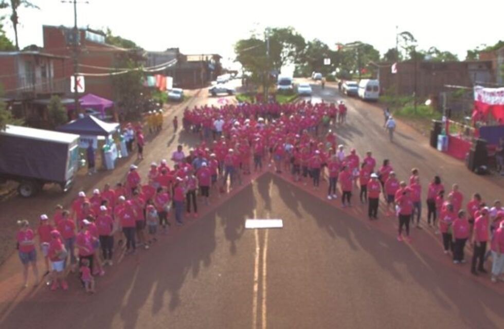 Puerto Esperanza: formaron un lazo rosa que será parte de la película "Por amor a la vida"
