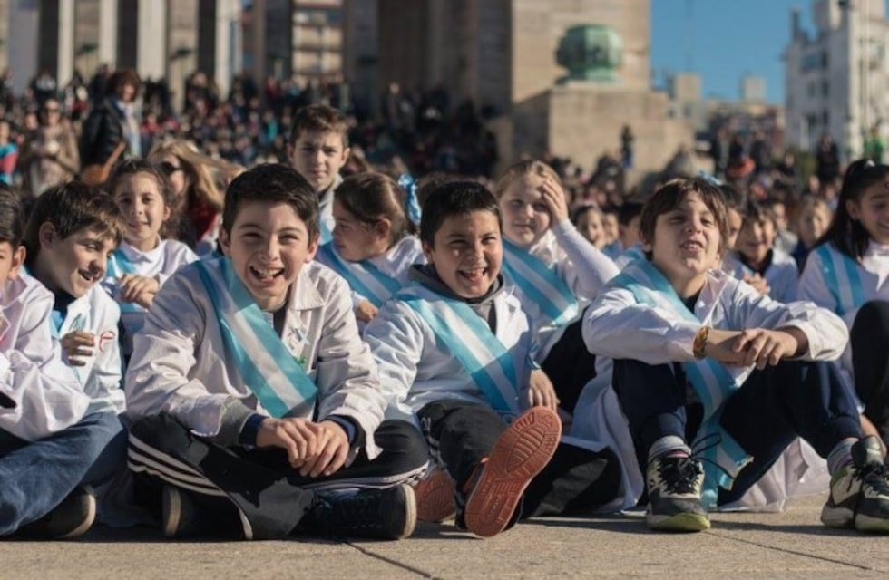 Alumnos de todo el país llegan a la ciudad para prometer lealtad a la Bandera
