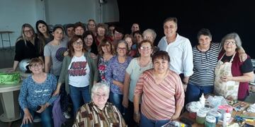 El Taller de Mosaiquismo, que se lleva a adelante en la sede vecinal de barrio San Martín, cuenta con la asistencia de 30 personas\u002E (Prensa Municipalidad de Rafaela)