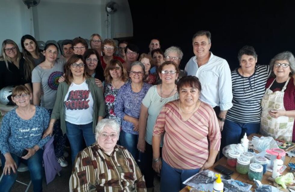 Luis Castellano visitó el Taller de Mosaiquismo de barrio San Martín
