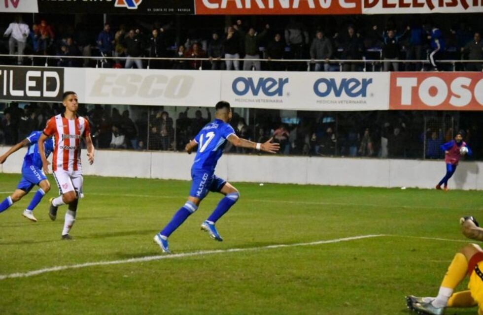 Atlético de Rafaela lo ganó sobre la hora 3 a 2 ante Instituto Atlético Central Córdoba