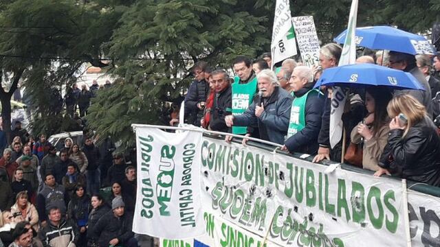 Daniele, en la explanada de la Municipalidad.