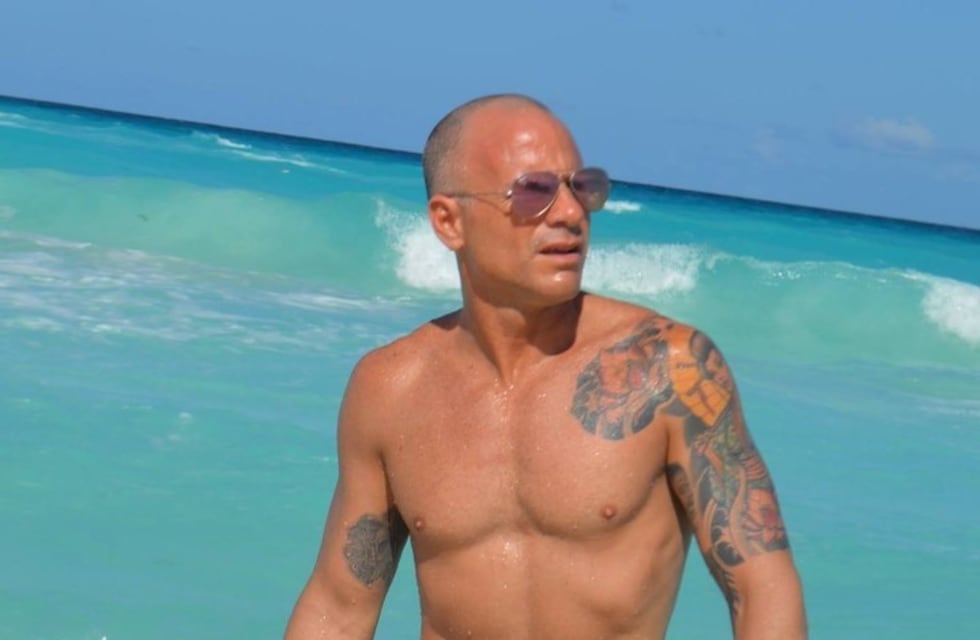 El papá de Barbie Vélez se tatuó la cara de otra famosa