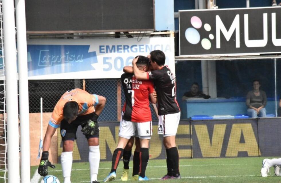 Colón goleó 4 a 0 a Sol de Mayo por la Copa Argentina