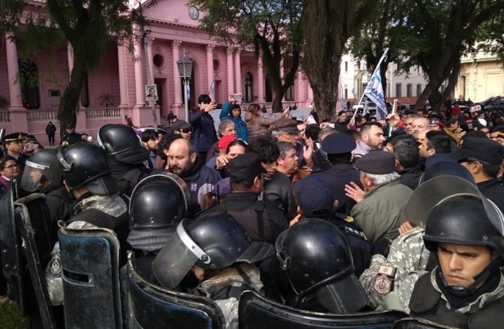 Paro Nacional: cruces entre la Policía y Suteco por la carpa blanca