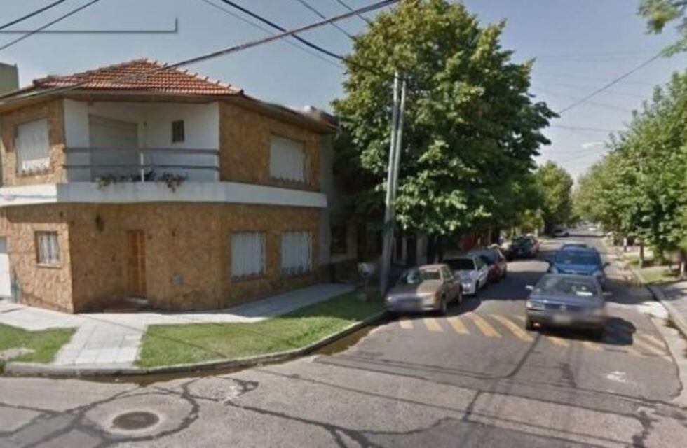 Les dijeron "abran, policía" y eran ladrones: les robaron un auto y más de $170.000