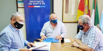 Firma de convenio de viviendas en VIla y Angélica\u002E