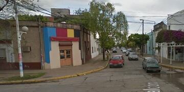 Los malvivientes atacaron al joven en inmediaciones de Falcón y Almafuerte\u002E (Street View)